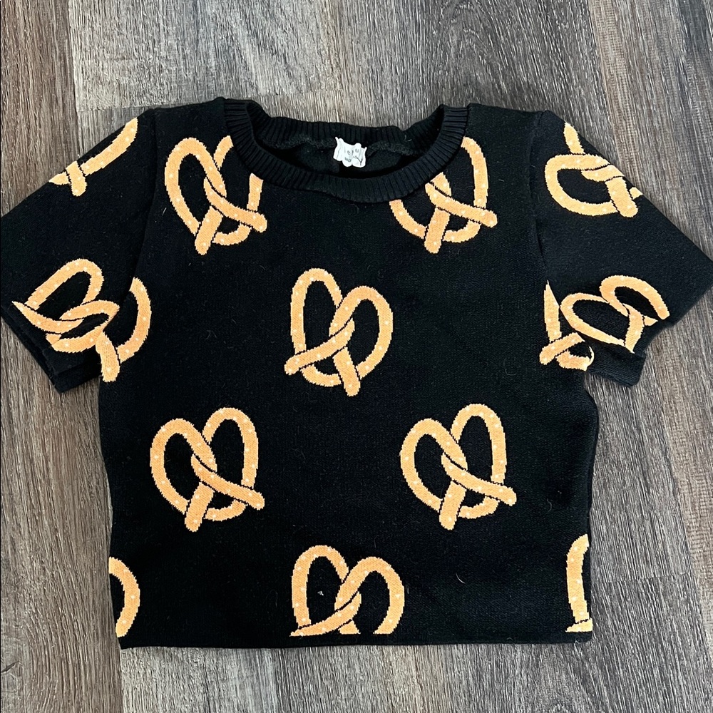 (4) Debut Pretzel Print Shirt